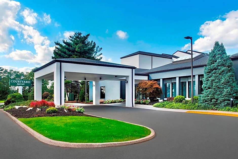 Courtyard by Marriott Newark Liberty International Airport