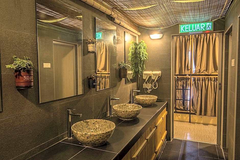 Traveller Bunker Hostel