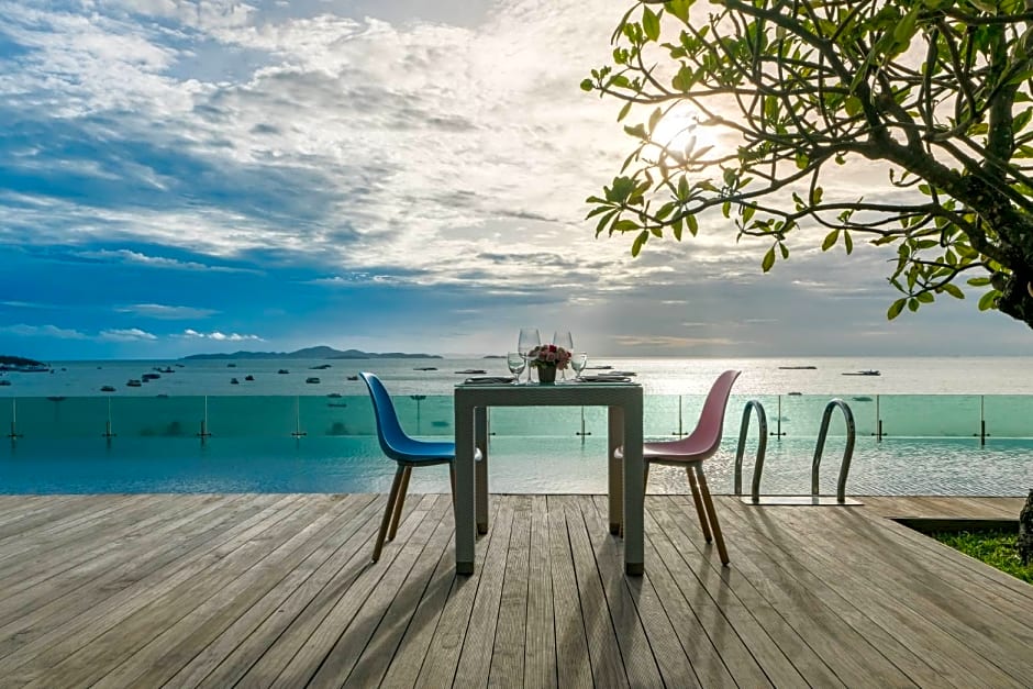 Seven Zea Chic Hotel