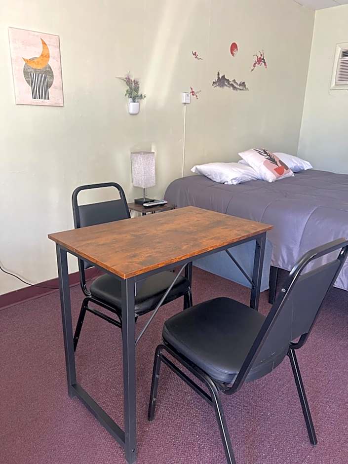 Midtown Inn & Suites