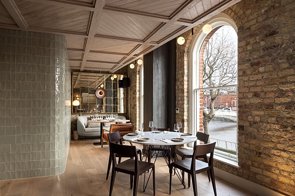 Zanzibar Locke, Ha'Penny Bridge