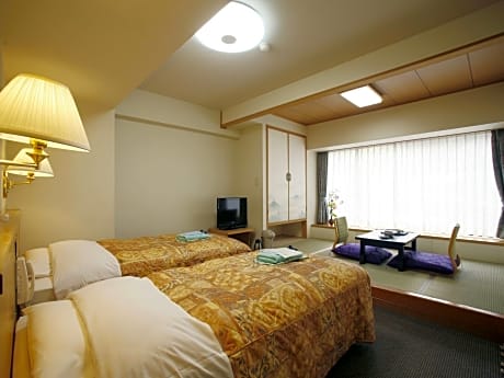 Room with Tatami Area - Smoking