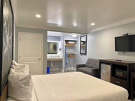 King Room with Mobility/Hearing Impaired Access - Non-Smoking