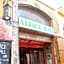 Alface Hall Hostel & Bar