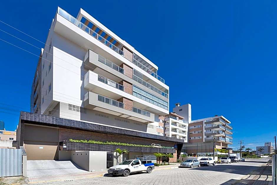 Terrazzo 401A - Apartamento 02 suítes - Acomoda até 05 pessoas - À poucos metros da praia de Bombas - (Consultar serviços de roupa de cama e banho)