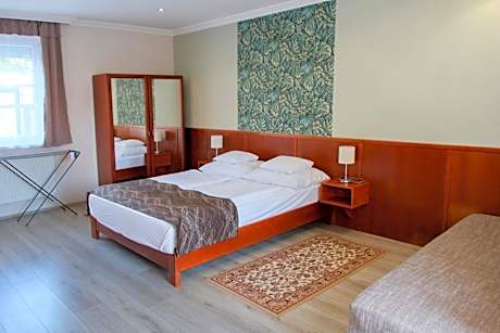 Standard Queen Room