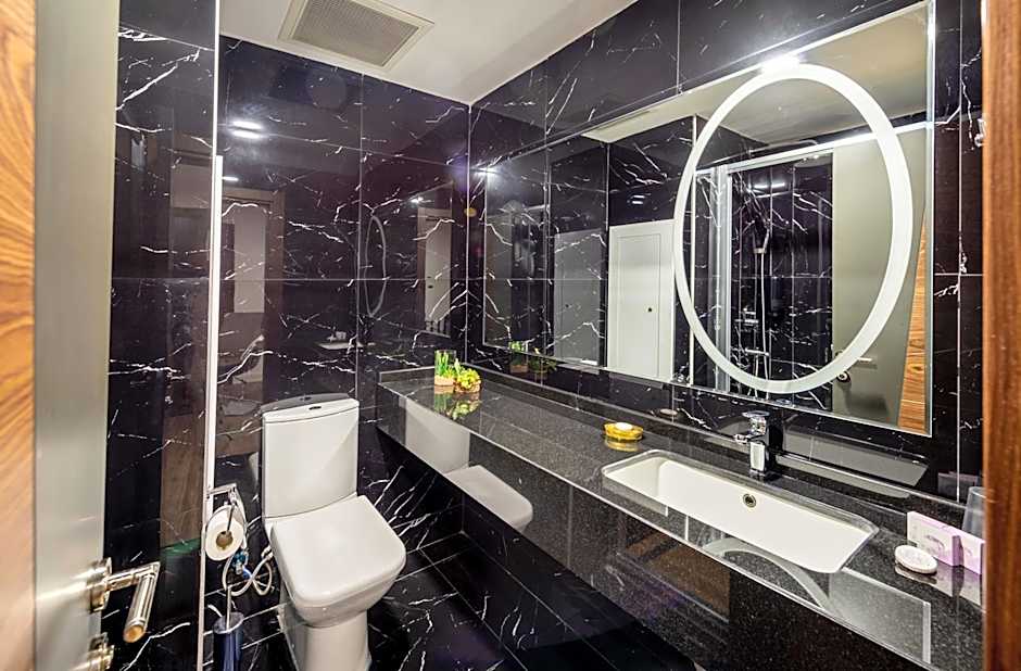 Novel Centre Point Hotel