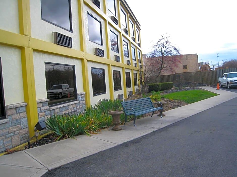Days Inn by Wyndham Columbus Airport