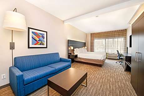 Standard Queen Room with Two Queen Beds and Roll-In Shower - Mobility Access