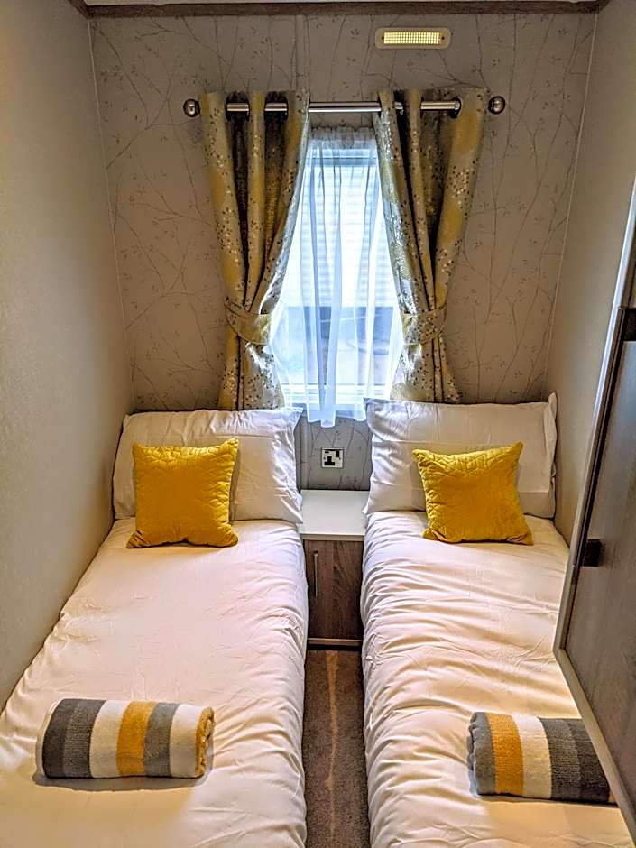 Tattershall Lakes - Merlin Point