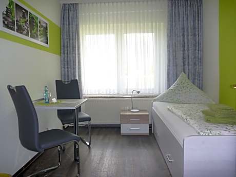 Einzelzimmer-Gemeinsames Badezimmer