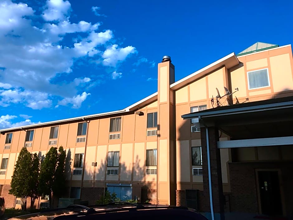Super 8 by Wyndham Helena