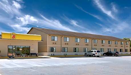 Super 8 by Wyndham Macomb