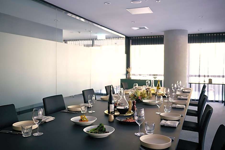 Midnight Hotel, Autograph Collection