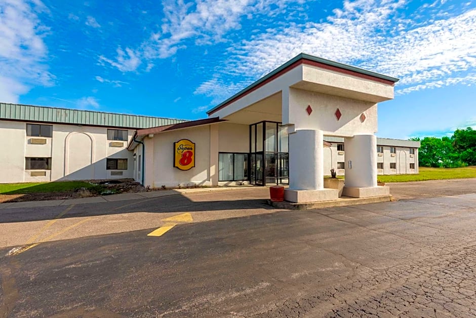 Super 8 by Wyndham Cleveland