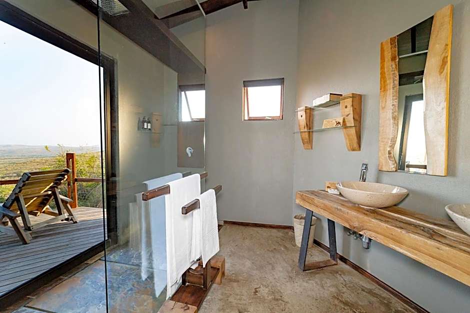 Rhino Ridge Safari Lodge