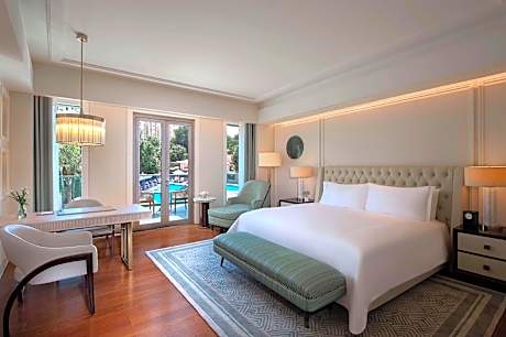 King Rosetta Club Room With Pool View