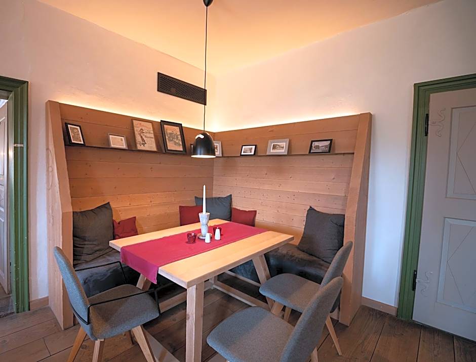 LANDHOTEL ALTE ZOLLSTATION- Historical Building