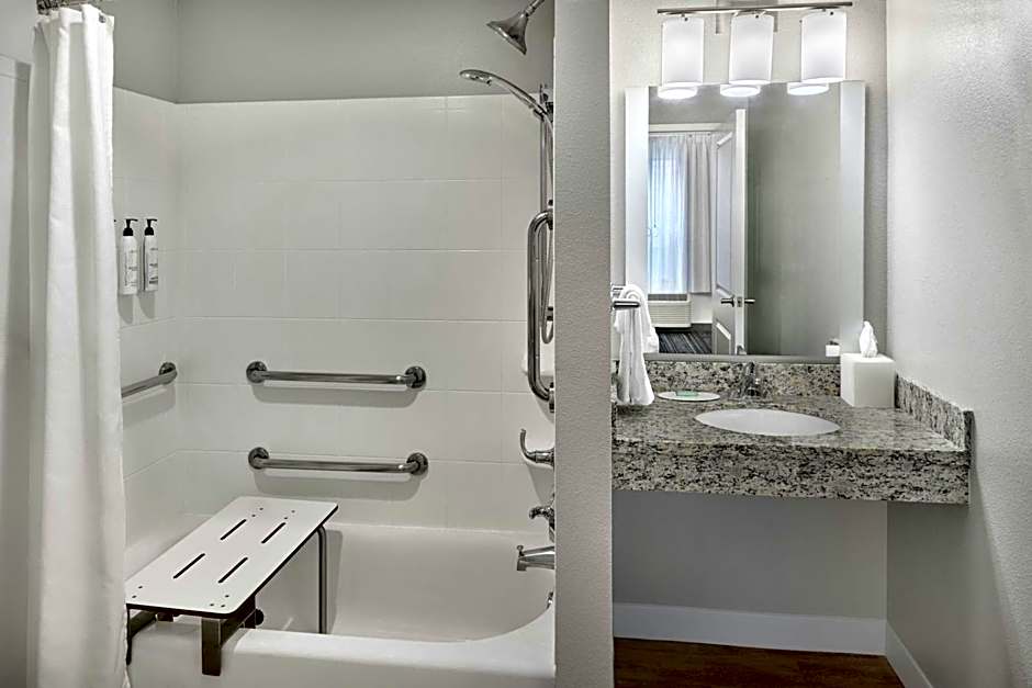 TownePlace Suites by Marriott Lawrence Downtown