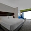 Holiday Inn Express & Suites - Milwaukee - Brookfield