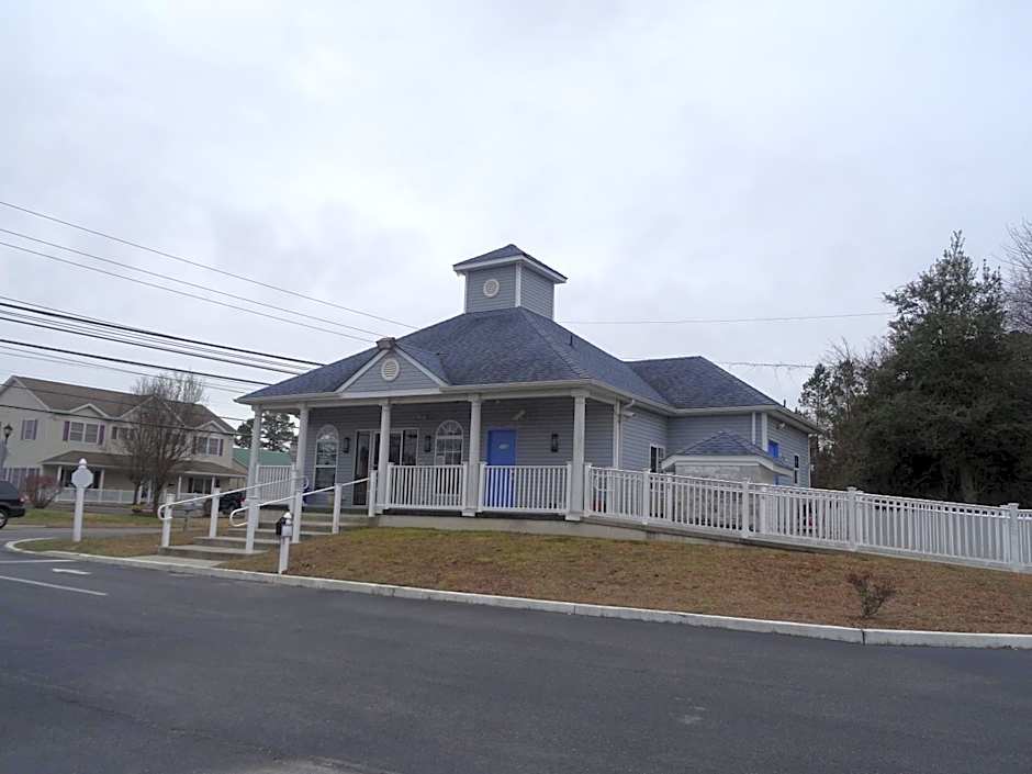 Village Inn & Suites - Smithville