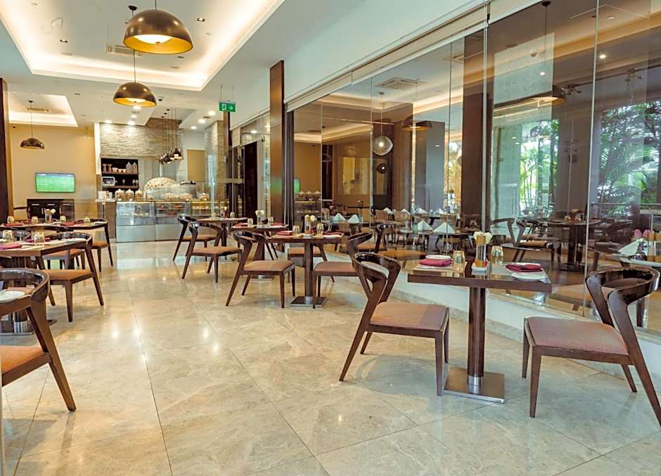 Crowne Plaza Nairobi Airport by IHG