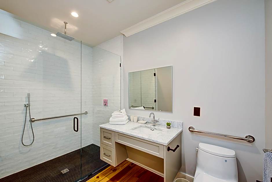 The Quarters on King