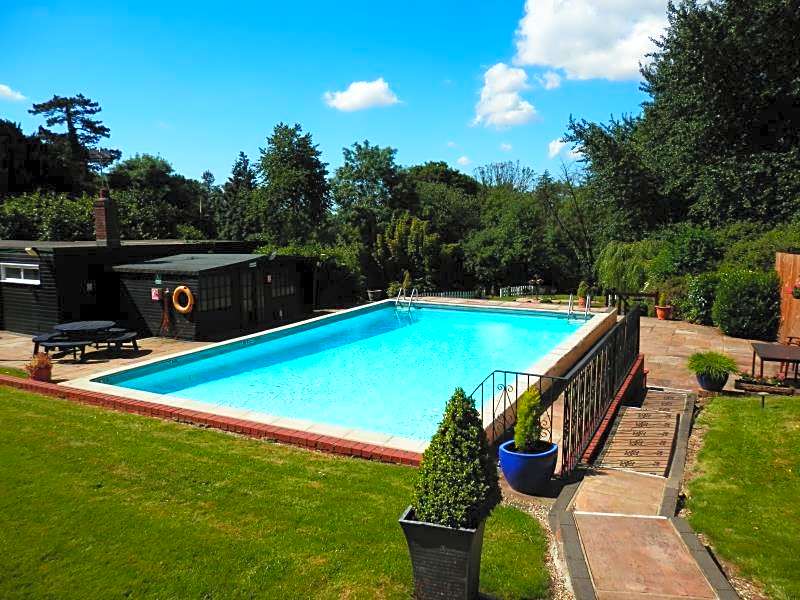 De Rougemont Manor Hotel