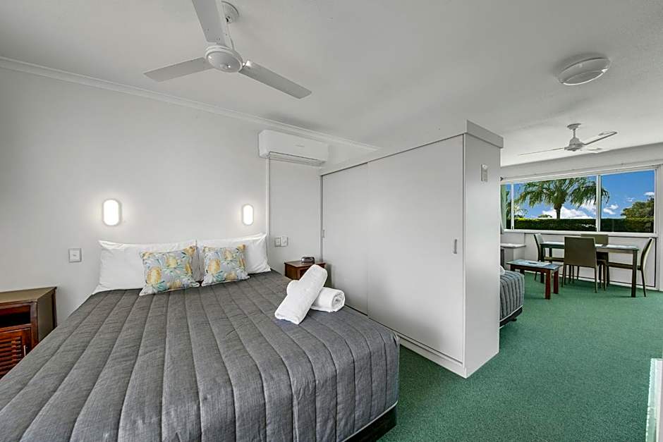 Reef Adventureland Motel