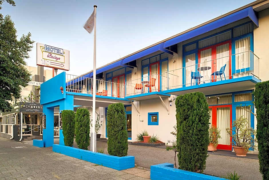 Baileys Parkside Motel by VetroBlu