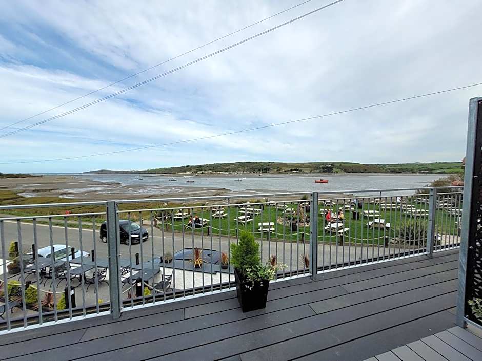 The Teifi Waterside Hotel