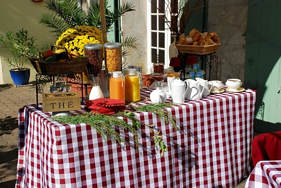 Au Saint Roch - Hôtel et Jardin