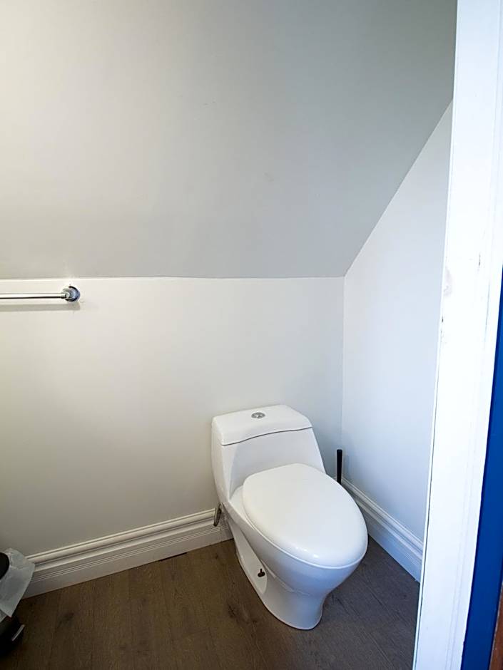 Relax with Mountain Views, Hot tub and Fireplace