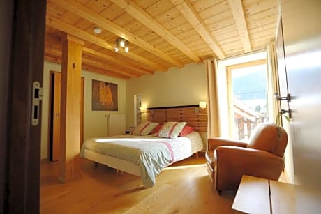 Deluxe Double or Twin Room with Mountain View