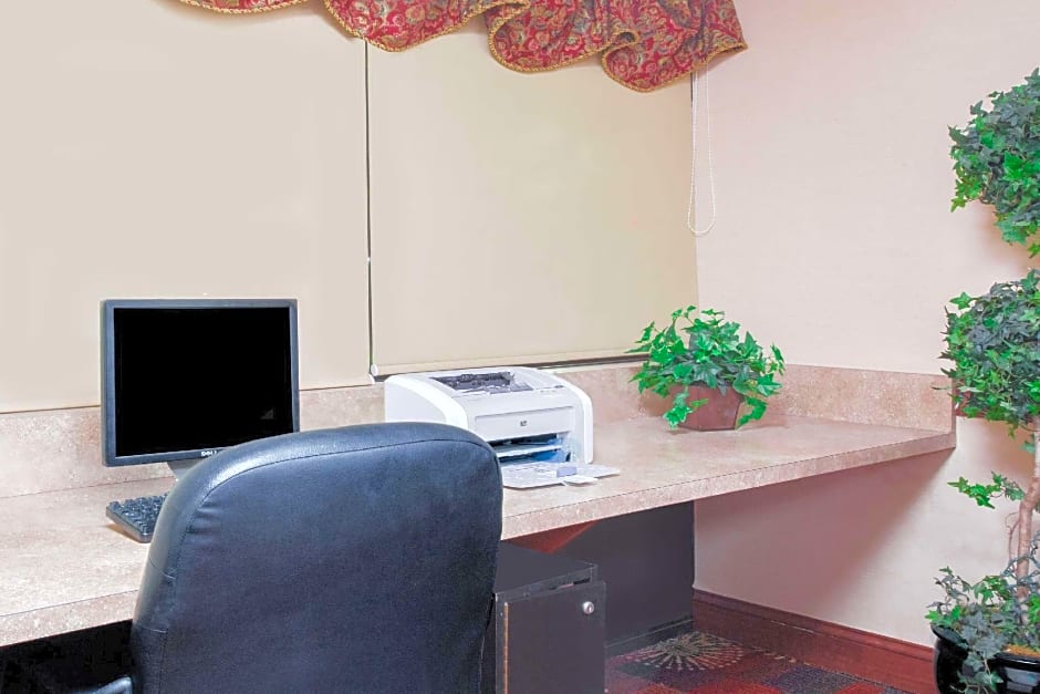 Ramada Hotel & Conference Center by Wyndham Edgewood