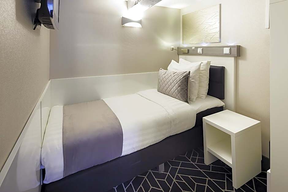 Photo 1 of 7 of Single Room
