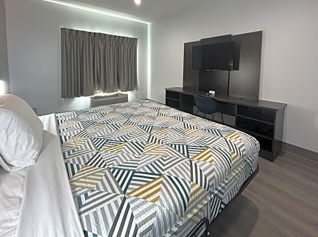 King Room with Roll-in Shower - Disability Access - Non-Smoking