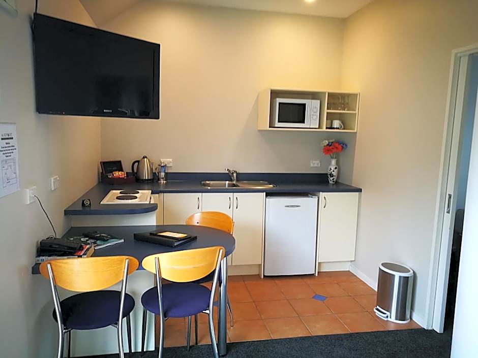 Airport Birches Motel