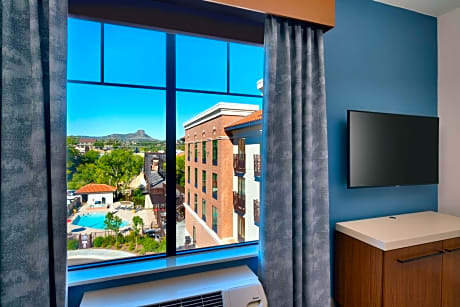 King Room with View - Hearing Accessible