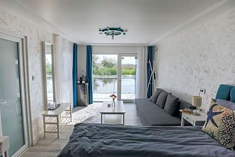 King Studio with Sofa Bed