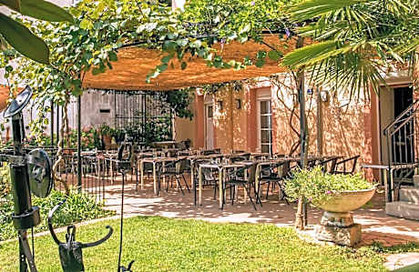 Hôtel Restaurant Les Touristes