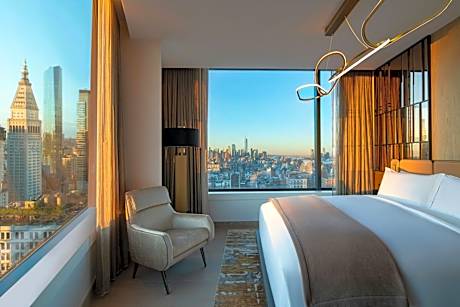 Deluxe King Room - Low Floor
