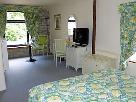 Double or Twin-Comfort-Ensuite-Garden View- Calme