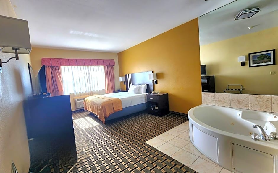 Days Inn & Suites by Wyndham Sam Houston Tollway