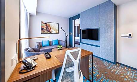 Deluxe King Suite