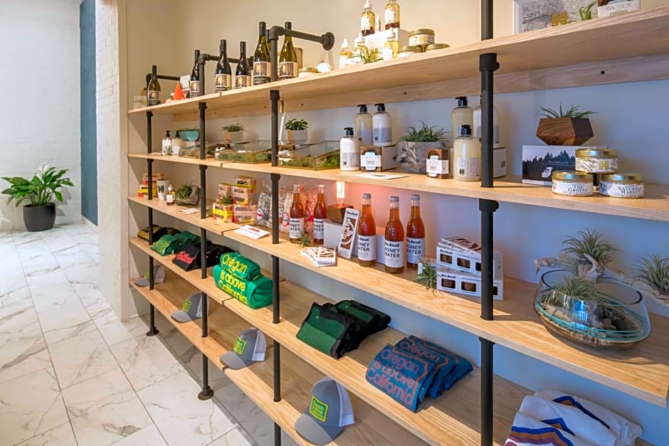 Hi-Lo Hotel, Autograph Collection by Marriott