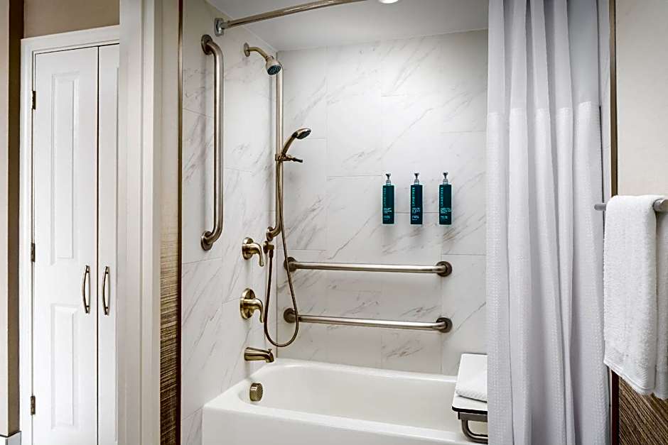 Photo 1 of 2 of Deluxe 2 Double Beds, Mobility Accessible, Bathtub