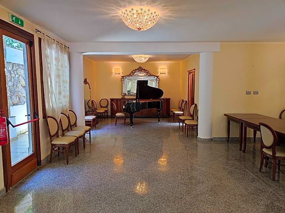 HOTEL HIERACON