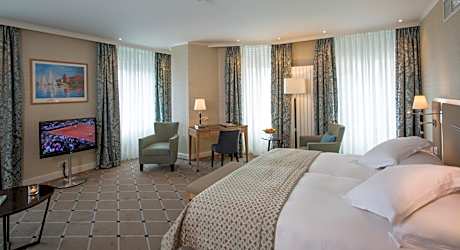 Suite with Lake View