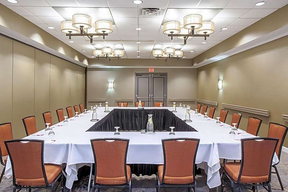 Crowne Plaza Suites MSP Airport - Mall of America By IHG